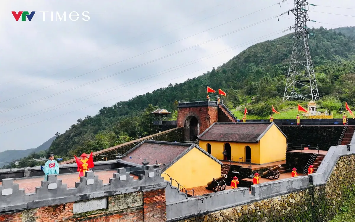 Hải Vân Quan được ca ngợi là "Thiên hạ đệ nhất hùng quan" nhờ vẻ đẹp thiên nhiên hùng vĩ cùng vị trí chiến lược quan trọng về mặt quân sự.