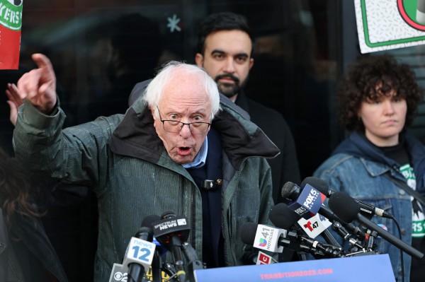 Các thượng nghị sĩ Mỹ cảnh báo nguy cơ từ AI