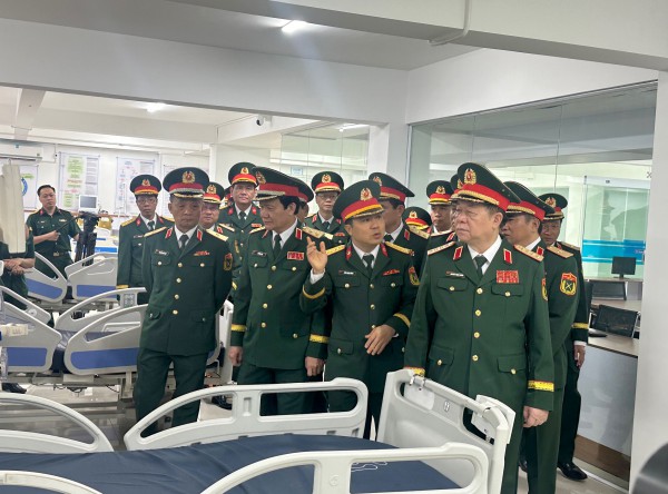 Đại tướng Nguyễn Trọng Nghĩa thăm Bệnh viện Quân y 121 và tặng quà bệnh nhân Đại tướng Nguyễn Trọng Nghĩa thăm Bệnh viện Quân y 121 và tặng quà bệnh nhân