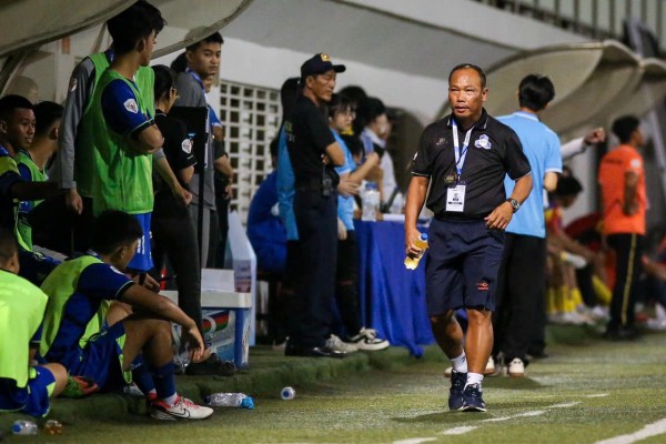 Độc lạ tuyển thủ từng dự vòng loại World Cup trở thành HLV giải sinh viên