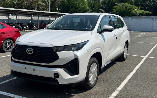 Loạt ô tô mới mở bán tại Việt Nam tháng cuối năm: Xe 7 chỗ 'chiếm sóng' Loạt ô tô mới mở bán tại Việt Nam tháng cuối năm: Xe 7 chỗ 'chiếm sóng'