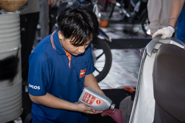 Hơn 1.200 xe máy của công nhân được kiểm tra, bảo dưỡng miễn phí