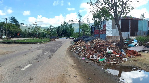 Cơ sở phế liệu, gia công đá 'bủa vây' khu tái định cư