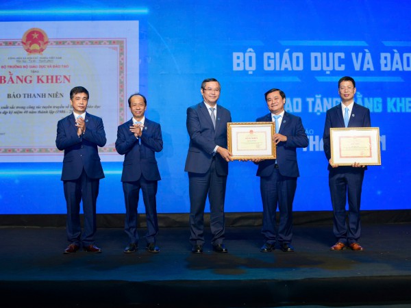 Báo Thanh Niên kỷ niệm 40 năm ngày phát hành số đầu tiên Báo Thanh Niên kỷ niệm 40 năm ngày phát hành số đầu tiên