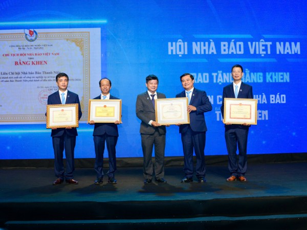 Báo Thanh Niên kỷ niệm 40 năm ngày phát hành số đầu tiên Báo Thanh Niên kỷ niệm 40 năm ngày phát hành số đầu tiên