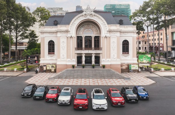 VinFast triển khai chiến dịch “mãnh liệt vì tương lai xanh” - hỗ trợ toàn dân chuyển đổi sang xe điện