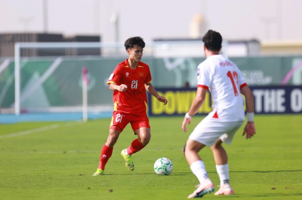 U.23 Việt Nam biến đội bóng Tây Á từ thế cửa trên thành ‘chú mèo’ yếu đuối