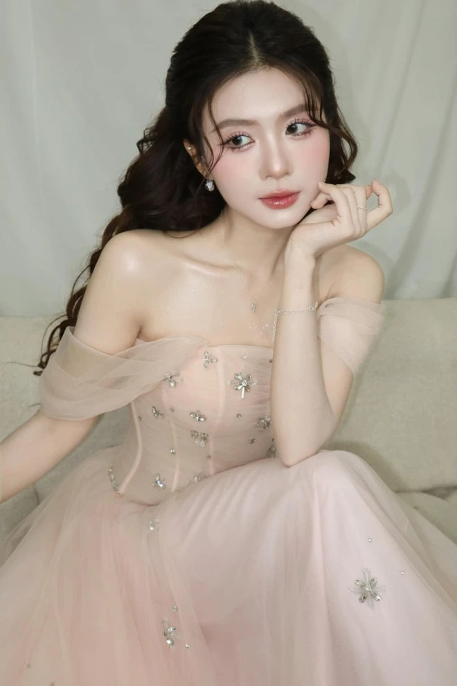 Nhan sắc Chang Mây