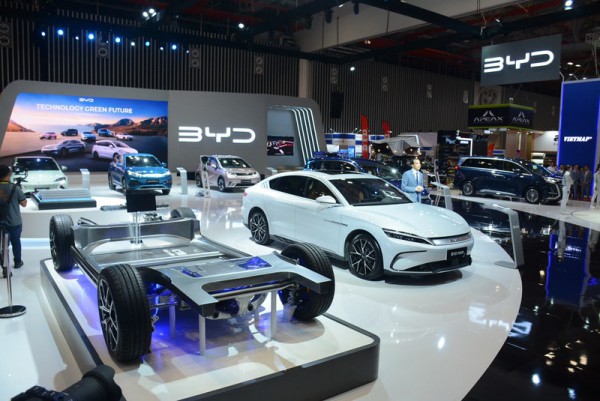 Nhập khẩu ô tô bứt phá, phản ánh sức hút ngày càng lớn của thị trường Việt