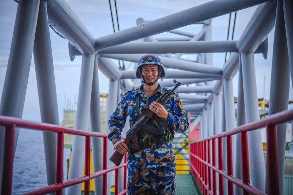 Giữa biển khơi, cán bộ chiến sĩ DK1 hướng về Đại hội XIV của Đảng