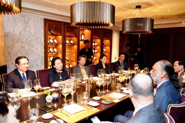 Doanh nghiệp Việt tham gia đối thoại chính sách AI toàn cầu về sức khỏe Doanh nghiệp Việt tham gia đối thoại chính sách AI toàn cầu về sức khỏe