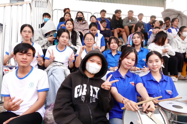 Áo xanh thanh niên ‘phủ sóng’ sân Đồng Tháp giải TNSV THACO cup 2026