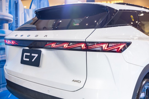 Xe Trung Quốc Omoda C7 trình làng khách Việt, giá cao hơn Mazda CX-5 gần 100 triệu