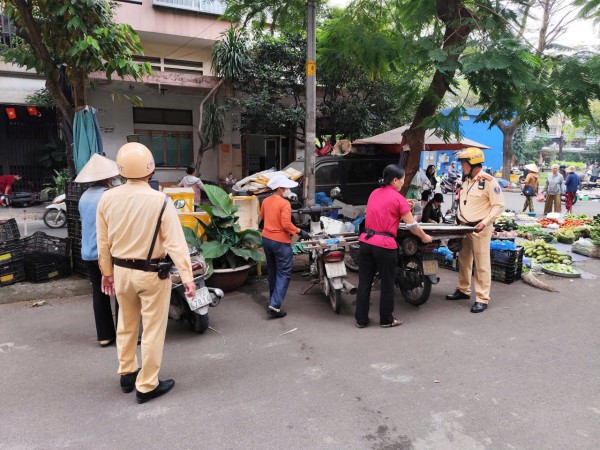 TP.HCM 'dẹp loạn' lấn chiếm lòng lề đường