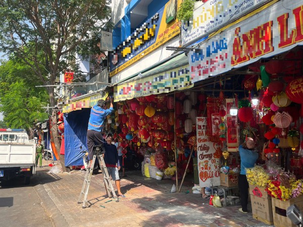 TP.HCM 'dẹp loạn' lấn chiếm lòng lề đường