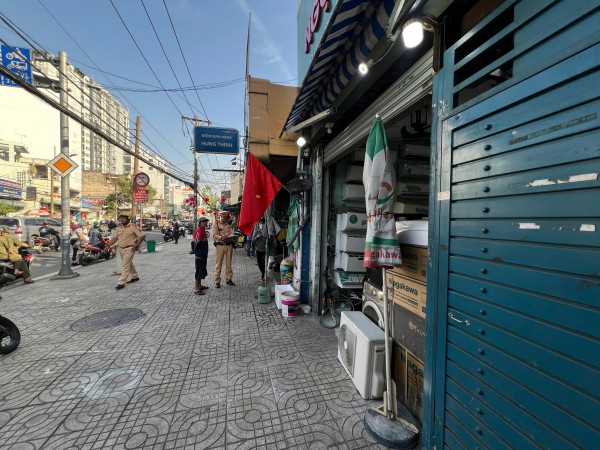 TP.HCM: Xử lý kiên quyết vi phạm vỉa hè, lòng đường ở nhiều tuyến phố