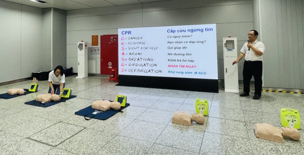 Trang bị máy khử rung tim tự động cấp cứu đột quỵ tại nhà ga metro TP.HCM