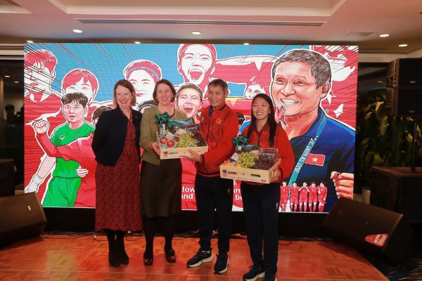 Đại sứ quán Úc và VFF làm điều đặc biệt dành cho đội tuyển nữ Việt Nam trước giải châu Á Đại sứ quán Úc và VFF làm điều đặc biệt dành cho đội tuyển nữ Việt Nam trước giải châu Á