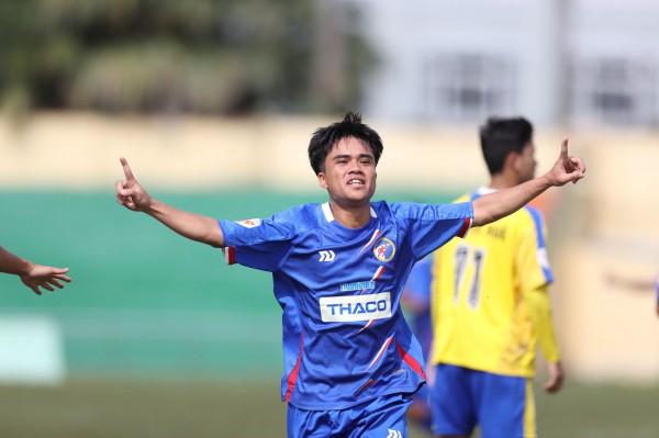 Ngày thi đấu cuối vòng loại Duyên hải miền Trung: Khán đài cực nóng, ‘mưa’ bàn thắng