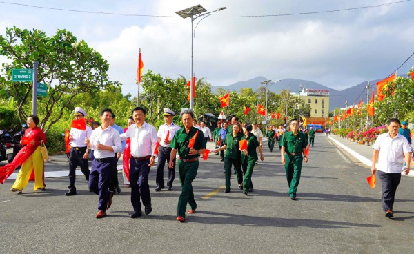 Đặc khu Côn Đảo khánh thành đường cờ, đường hoa trong dịp đặc biệt