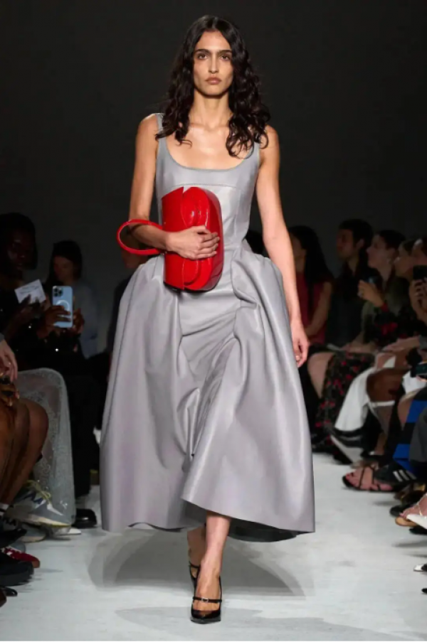 Bí quyết phối màu trang phục để luôn thanh lịch, sang trọng