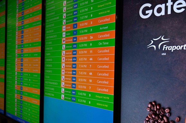 Nước Mỹ oằn mình trong bão tuyết Nước Mỹ oằn mình trong bão tuyết