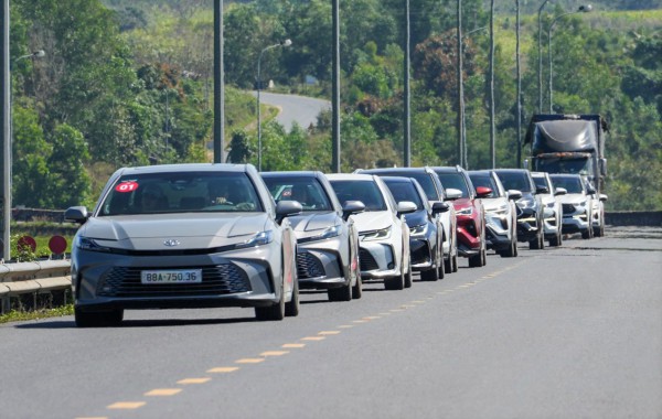 Sedan hạng D năm 2025: Các đối thủ 'lay lắt', chỉ Toyota Camry còn sức hút