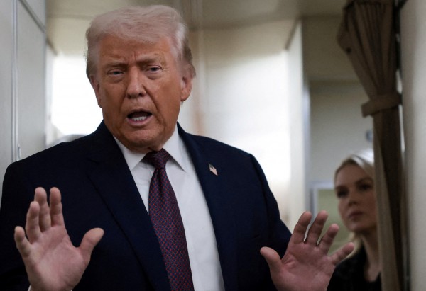 Ông Trump bất ngờ tuyên bố áp thuế 25% đối với hàng nhập khẩu từ Hàn Quốc Ông Trump bất ngờ tuyên bố áp thuế 25% đối với hàng nhập khẩu từ Hàn Quốc