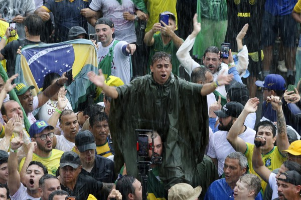 Sét đánh bị thương 89 người trong cuộc tuần hành ủng hộ cựu Tổng thống Brazil