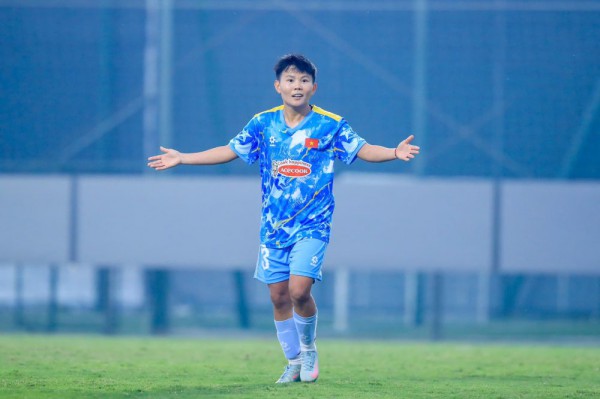 Bích Thùy lập công giúp đội tuyển nữ Việt Nam thắng giao hữu Uzbekistan, Chủ tịch VFF động viên Bích Thùy lập công giúp đội tuyển nữ Việt Nam thắng giao hữu Uzbekistan, Chủ tịch VFF động viên