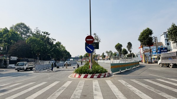 Giáp tết, dựng rào chắn làm hầm chui quốc lộ 13 có ảnh hưởng đến dân? Giáp tết, dựng rào chắn làm hầm chui quốc lộ 13 có ảnh hưởng đến dân?