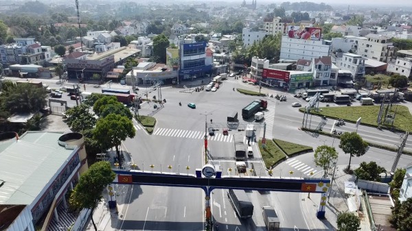 Giáp tết, dựng rào chắn làm hầm chui quốc lộ 13 có ảnh hưởng đến dân? Giáp tết, dựng rào chắn làm hầm chui quốc lộ 13 có ảnh hưởng đến dân?