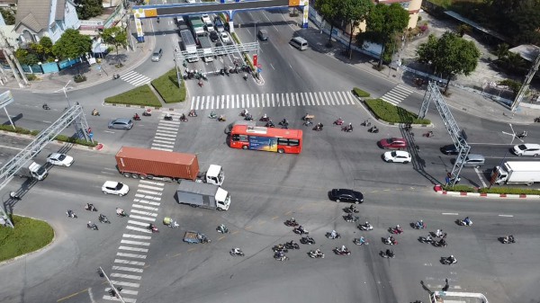 Giáp tết, dựng rào chắn làm hầm chui quốc lộ 13 có ảnh hưởng đến dân? Giáp tết, dựng rào chắn làm hầm chui quốc lộ 13 có ảnh hưởng đến dân?