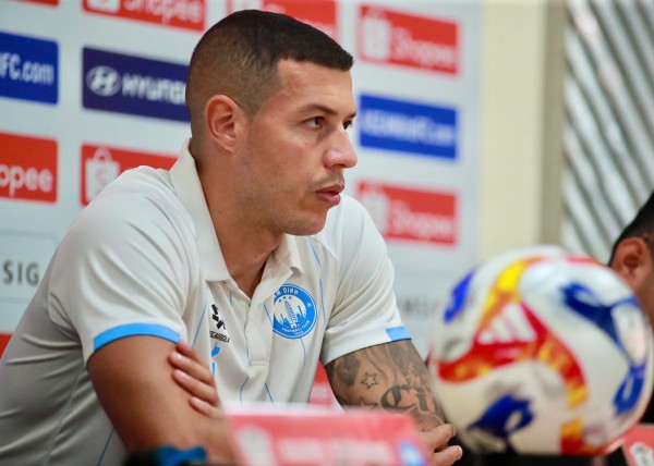 HLV Nam Định bất ngờ tiết lộ tình trạng mới nhất của Xuân Son, quyết thắng đối thủ Singapore tại Thiên Trường HLV Nam Định bất ngờ tiết lộ tình trạng mới nhất của Xuân Son, quyết thắng đối thủ Singapore tại Thiên Trường