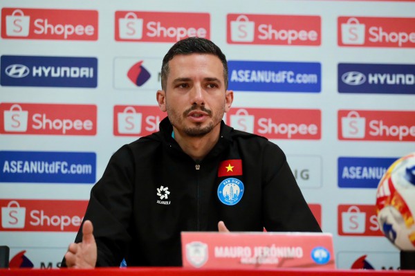 HLV Nam Định bất ngờ tiết lộ tình trạng mới nhất của Xuân Son, quyết thắng đối thủ Singapore tại Thiên Trường HLV Nam Định bất ngờ tiết lộ tình trạng mới nhất của Xuân Son, quyết thắng đối thủ Singapore tại Thiên Trường