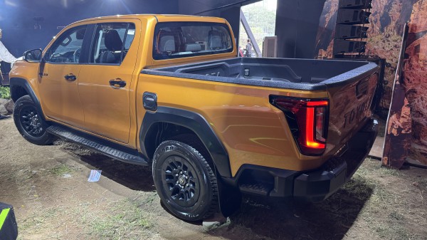 Toyota Hilux 2026 lột xác thiết kế, chốt giá từ 632 triệu đồng Toyota Hilux 2026 lột xác thiết kế, chốt giá từ 632 triệu đồng