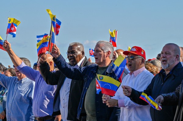 32 người Cuba chết khi Mỹ tấn công Venezuela, ông Trump cảnh báo Colombia