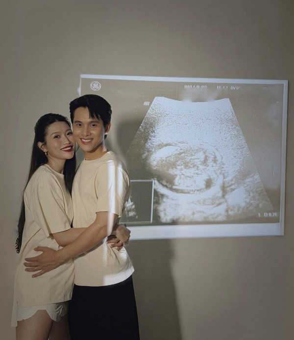 Á hậu Quỳnh Châu mang thai vẫn theo đuổi phong cách gợi cảm Á hậu Quỳnh Châu mang thai vẫn theo đuổi phong cách gợi cảm