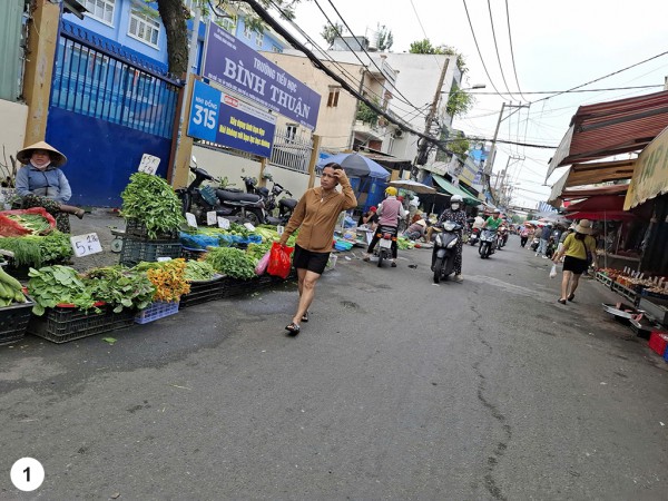 Bày hàng mua bán tràn lan trên vỉa hè, lòng đường Bày hàng mua bán tràn lan trên vỉa hè, lòng đường