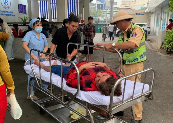 CSGT mở đường đưa bệnh nhân nguy kịch trên cao tốc đến Bệnh viện Chợ Rẫy CSGT mở đường đưa bệnh nhân nguy kịch trên cao tốc đến Bệnh viện Chợ Rẫy