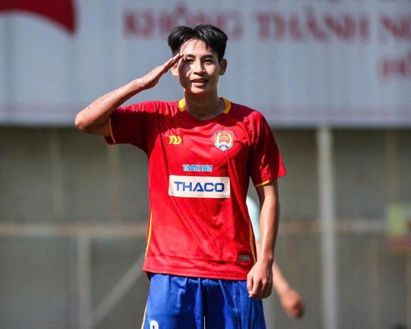 Chàng cảnh sát tương lai và ước mơ thành cầu thủ chuyên nghiệp