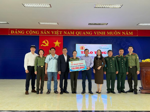 Công an cửa khẩu Tân Sơn Nhất làm công tác an sinh xã hội tại Huế Công an cửa khẩu Tân Sơn Nhất làm công tác an sinh xã hội tại Huế