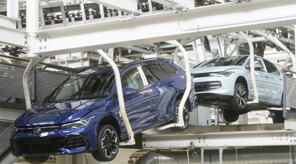 Doanh số ô tô hybrid lần đầu tiên vượt xe xăng, xe điện chiếm 30% thị phần Doanh số ô tô hybrid lần đầu tiên vượt xe xăng, xe điện chiếm 30% thị phần