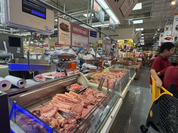 Giá heo hơi hôm nay 23.1.2026: Tiến sát mốc 80.000 đồng/kg