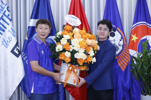 HLV Kim Sang-sik đã quá siêu ở khu vực, cần khẳng định đẳng cấp ở tầm châu Á