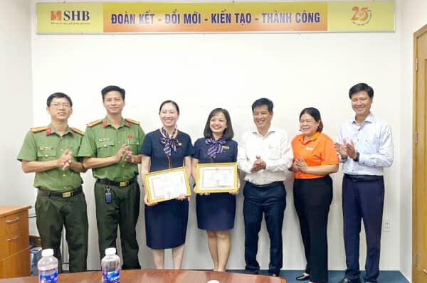 Hai cán bộ ngân hàng kịp thời chặn đứng vụ lừa đảo chiếm đoạt tiền tỉ