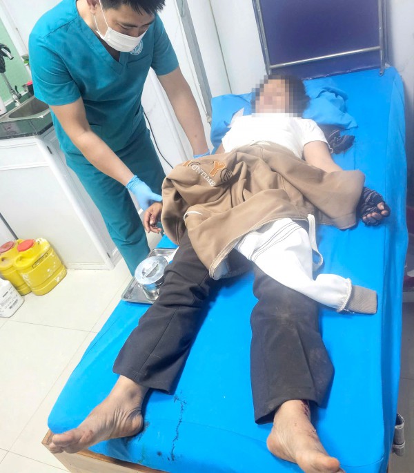 Hai chiến sĩ công an hỗ trợ người dân đi cấp cứu và lá thư cảm ơn