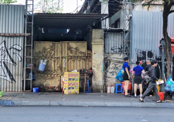 Hẻm ăn vặt 76 Hai Bà Trưng ở trung tâm TP.HCM đóng cửa: Tiếc nuối kỷ niệm xưa Hẻm ăn vặt 76 Hai Bà Trưng ở trung tâm TP.HCM đóng cửa: Tiếc nuối kỷ niệm xưa