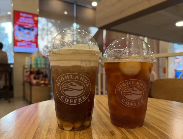 Highlands Coffee bán lại trà sen vàng, trà vải ở một số cửa hàng Highlands Coffee bán lại trà sen vàng, trà vải ở một số cửa hàng