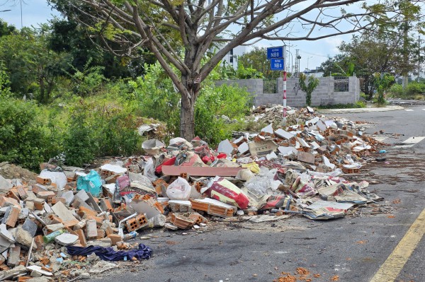 Khánh Hòa: UBND xã chịu trách nhiệm nếu để đổ chất thải xây dựng trái phép